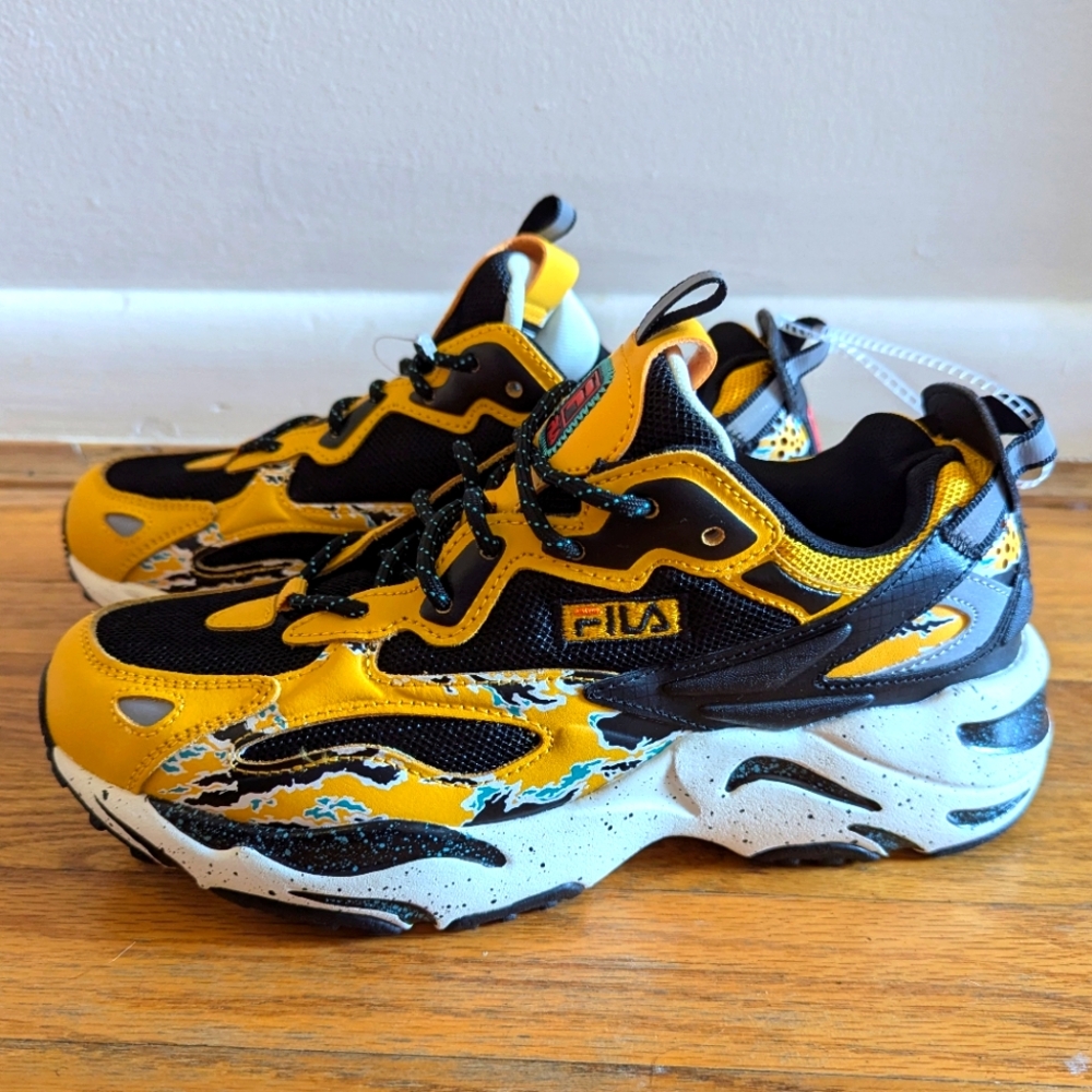 NWT‎ FILA Kids' Size 6.5 Yellow and Black Sneakers